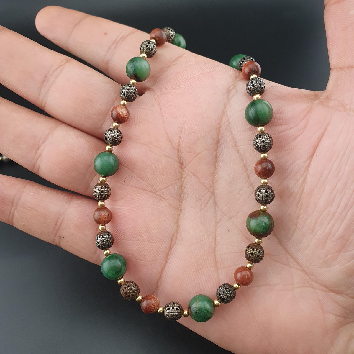 Collier Perles Vintage de Jade, Œil de Tigre et Vieux Laiton