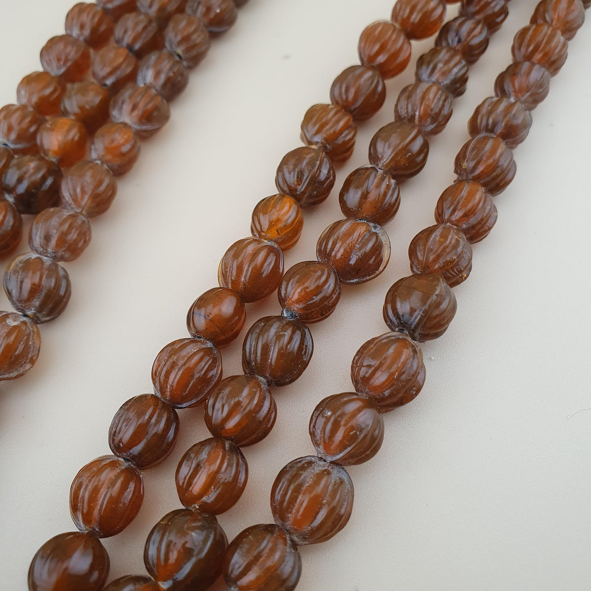 Collier vintage multibrins perles de verre jaune/marron forme melon 45,7 cm de long perles de 9-10mm