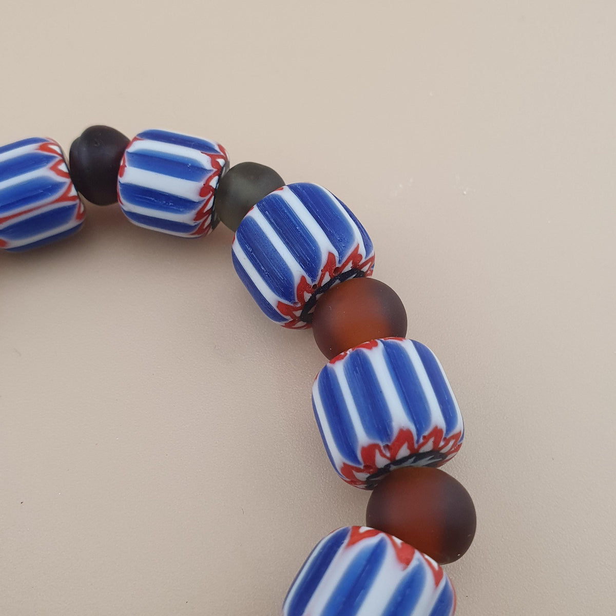 Bracelet perles de verre africaines et chevrons vénitiens vintage