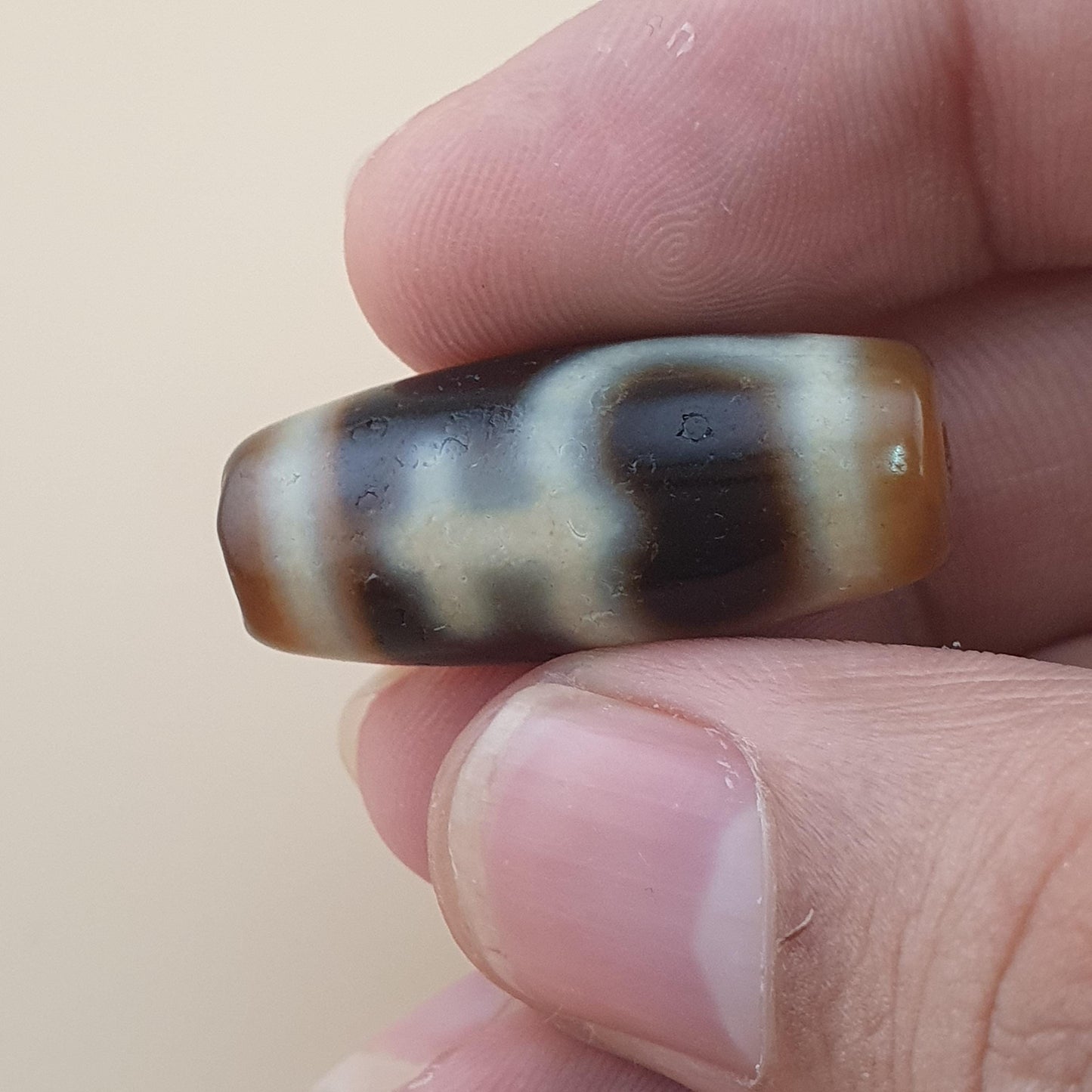 Vintage Himalayan Tibetan Treasure Vase Pattern Agate Bead Amulet