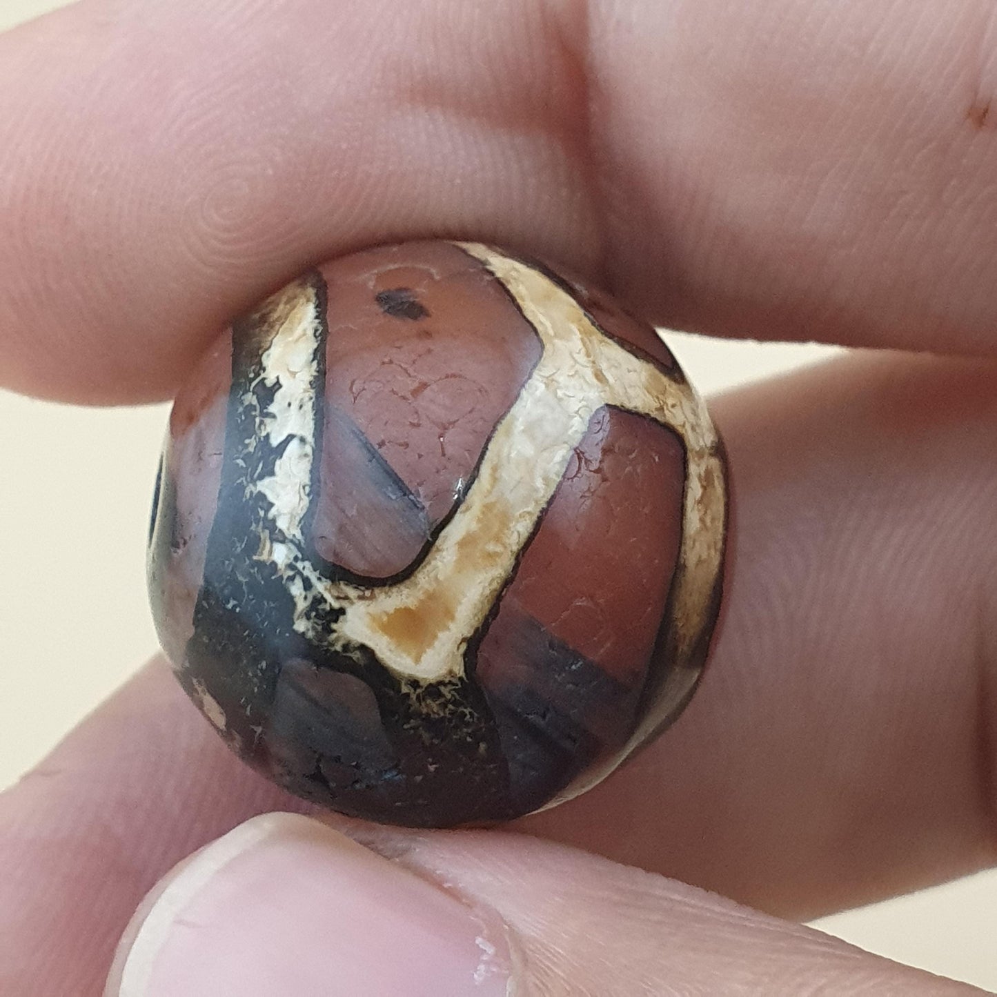 Los von 2 Vintage gravierten Karneolachatperlen Amulett