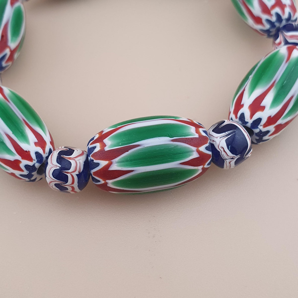 Armband mit Chevron-Perlen im venezianischen Vintage-Stil