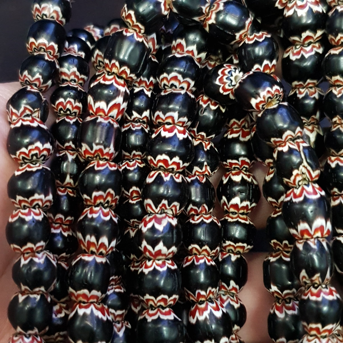 Brins de perles en verre Chevron style vénitien noir vintage 24 pouces 9mm