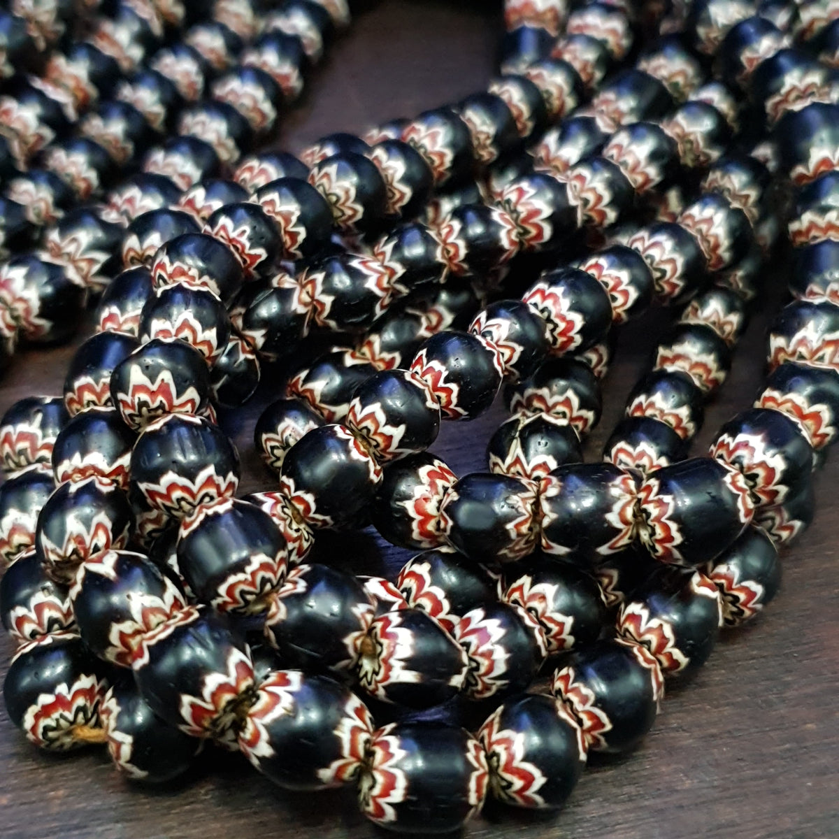 Brins de perles en verre Chevron style vénitien noir vintage 24 pouces 9mm