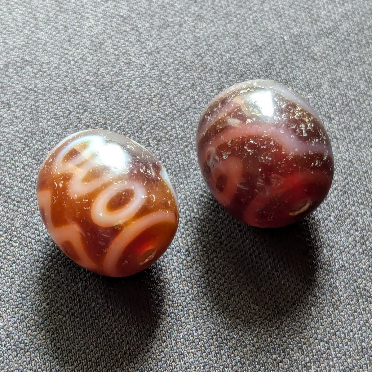 Lot de 2 Perles Vintage en Agate Dzi Tibétaines de l'Himalaya