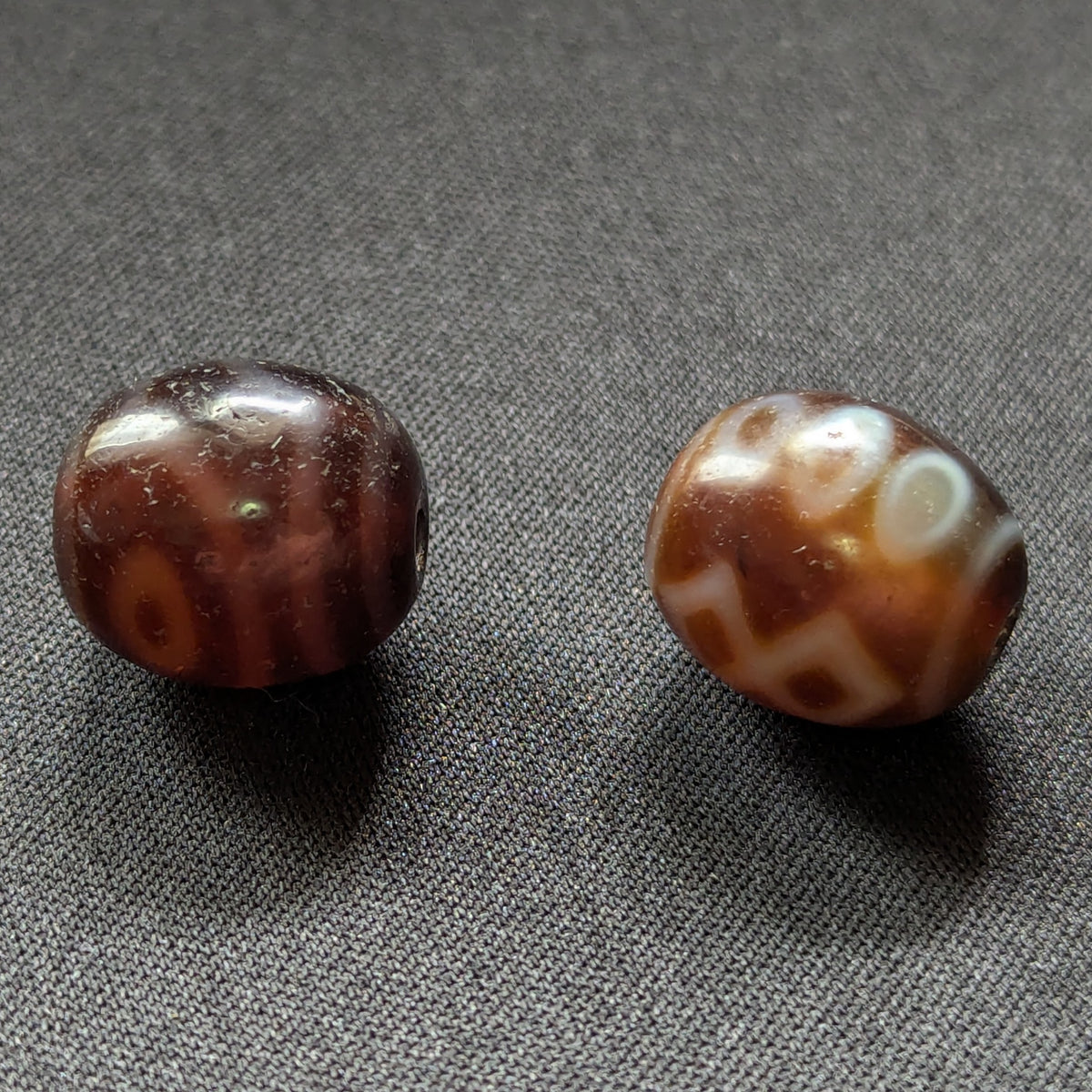 Lot de 2 Perles Vintage en Agate Dzi Tibétaines de l'Himalaya