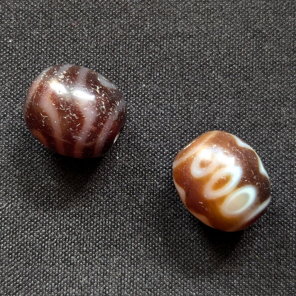 Lot de 2 Perles Vintage en Agate Dzi Tibétaines de l'Himalaya