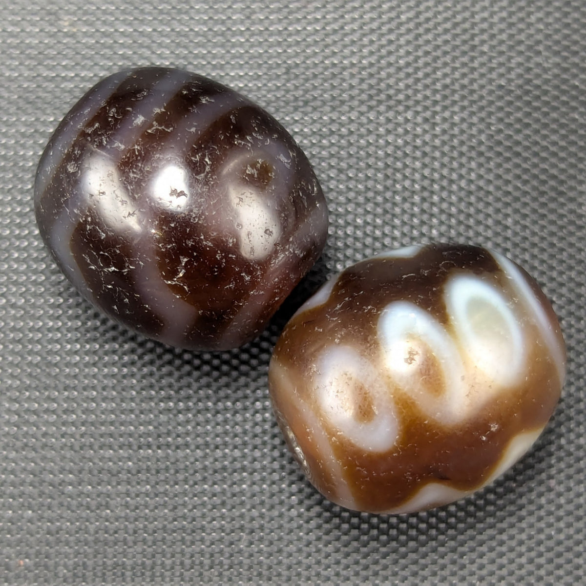 Lot de 2 Perles Vintage en Agate Dzi Tibétaines de l'Himalaya