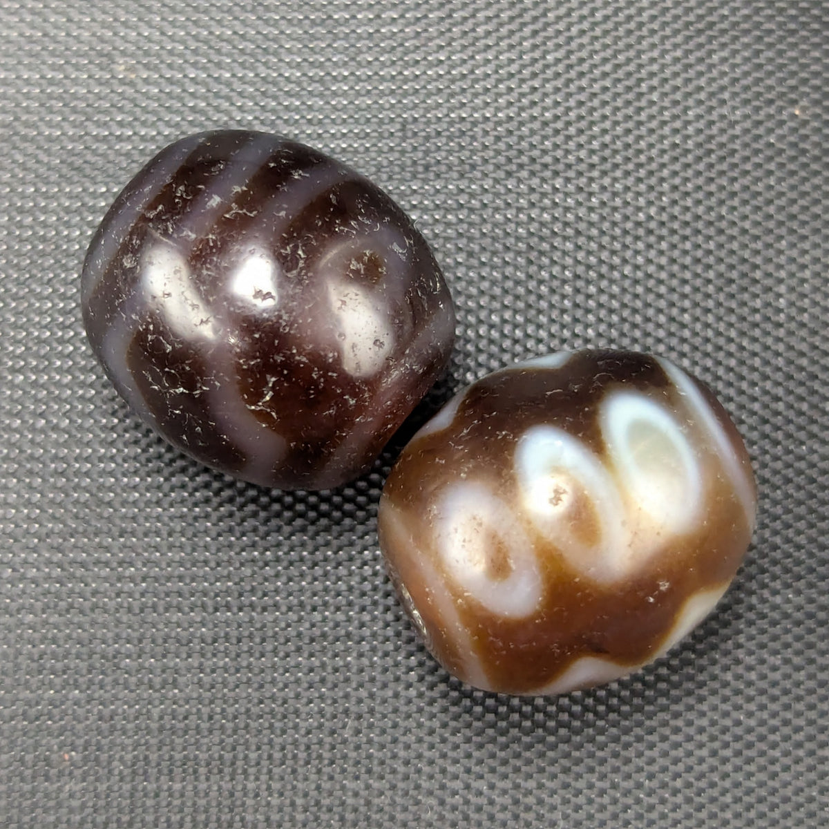 Lot de 2 Perles Vintage en Agate Dzi Tibétaines de l'Himalaya