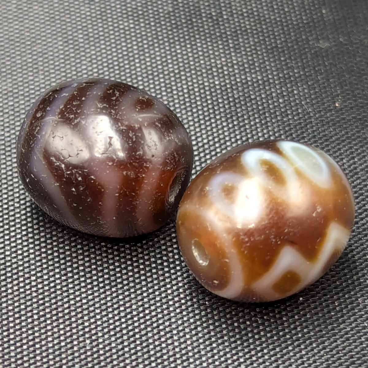 Lot de 2 Perles Vintage en Agate Dzi Tibétaines de l'Himalaya