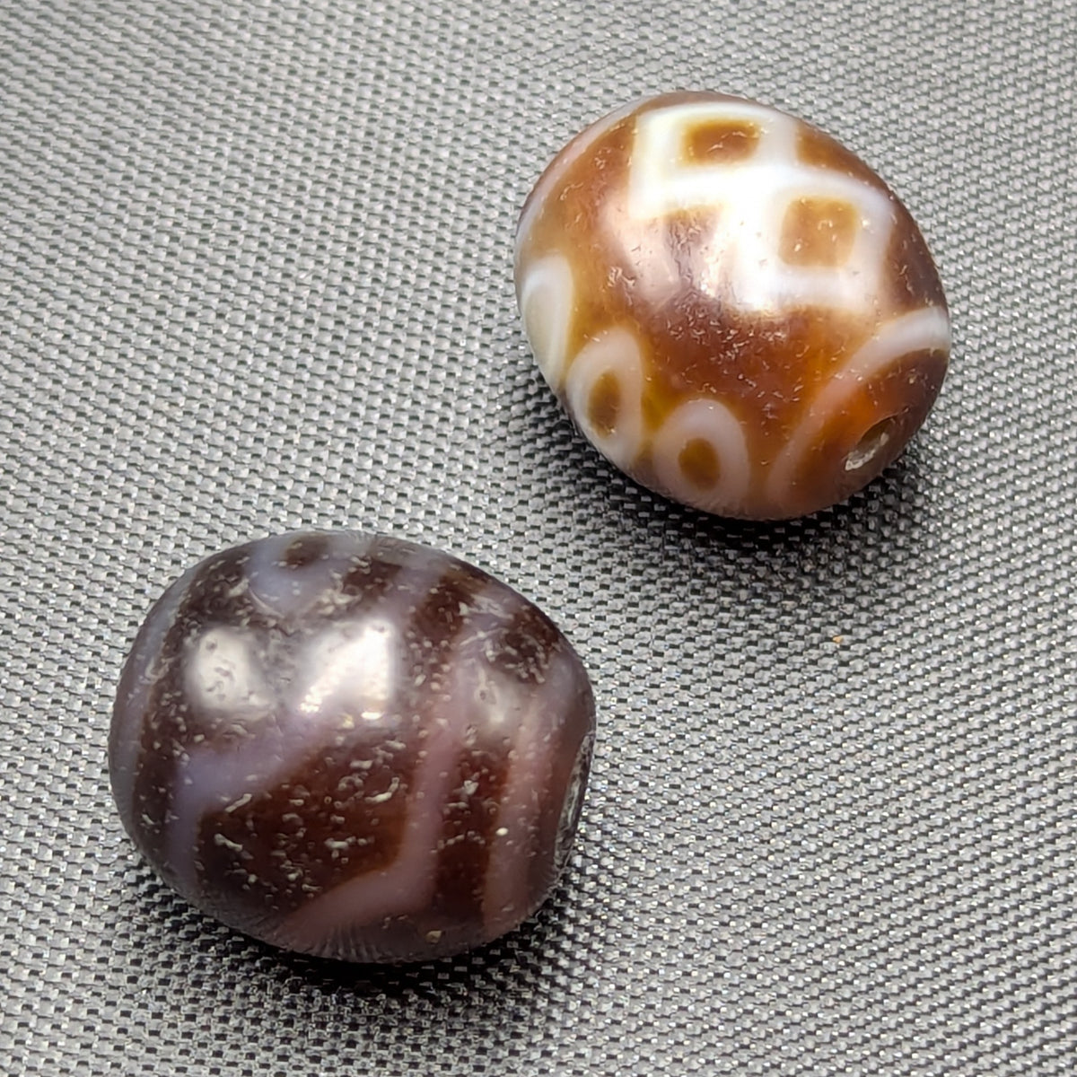 Lot de 2 Perles Vintage en Agate Dzi Tibétaines de l'Himalaya
