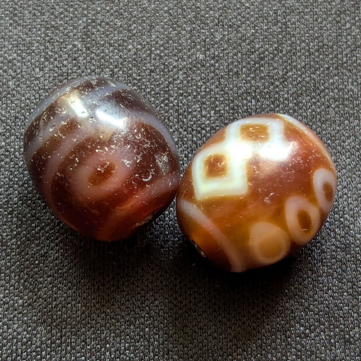 Lot de 2 Perles Vintage en Agate Dzi Tibétaines de l'Himalaya