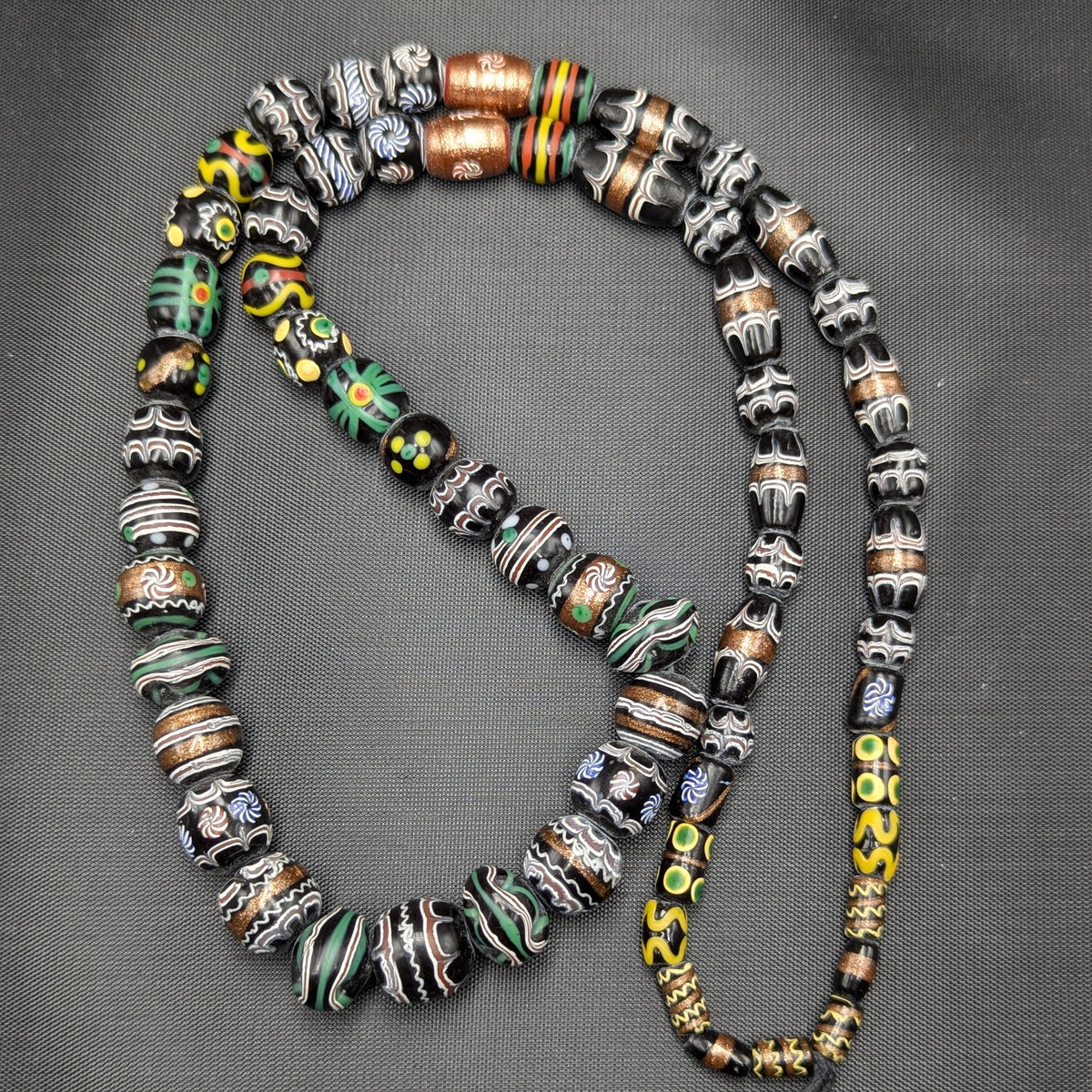 Collier de perles de verre aventurine mélangées, style vénitien vintage