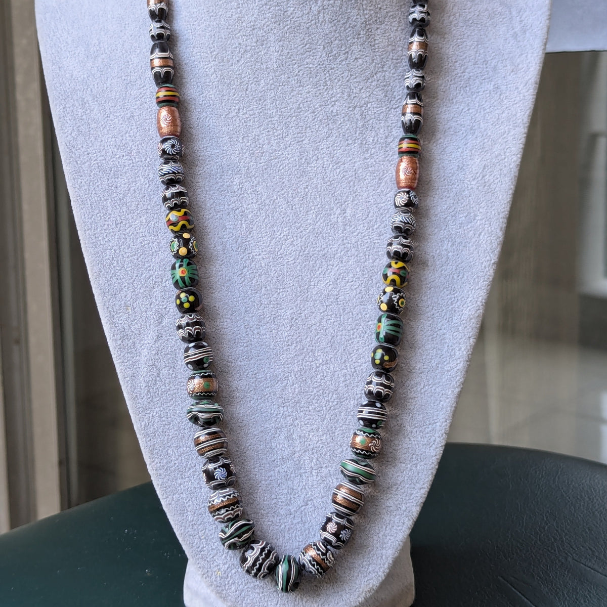 Collier de perles de verre aventurine mélangées, style vénitien vintage