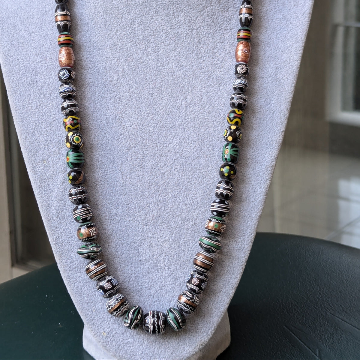 Collier de perles de verre aventurine mélangées, style vénitien vintage