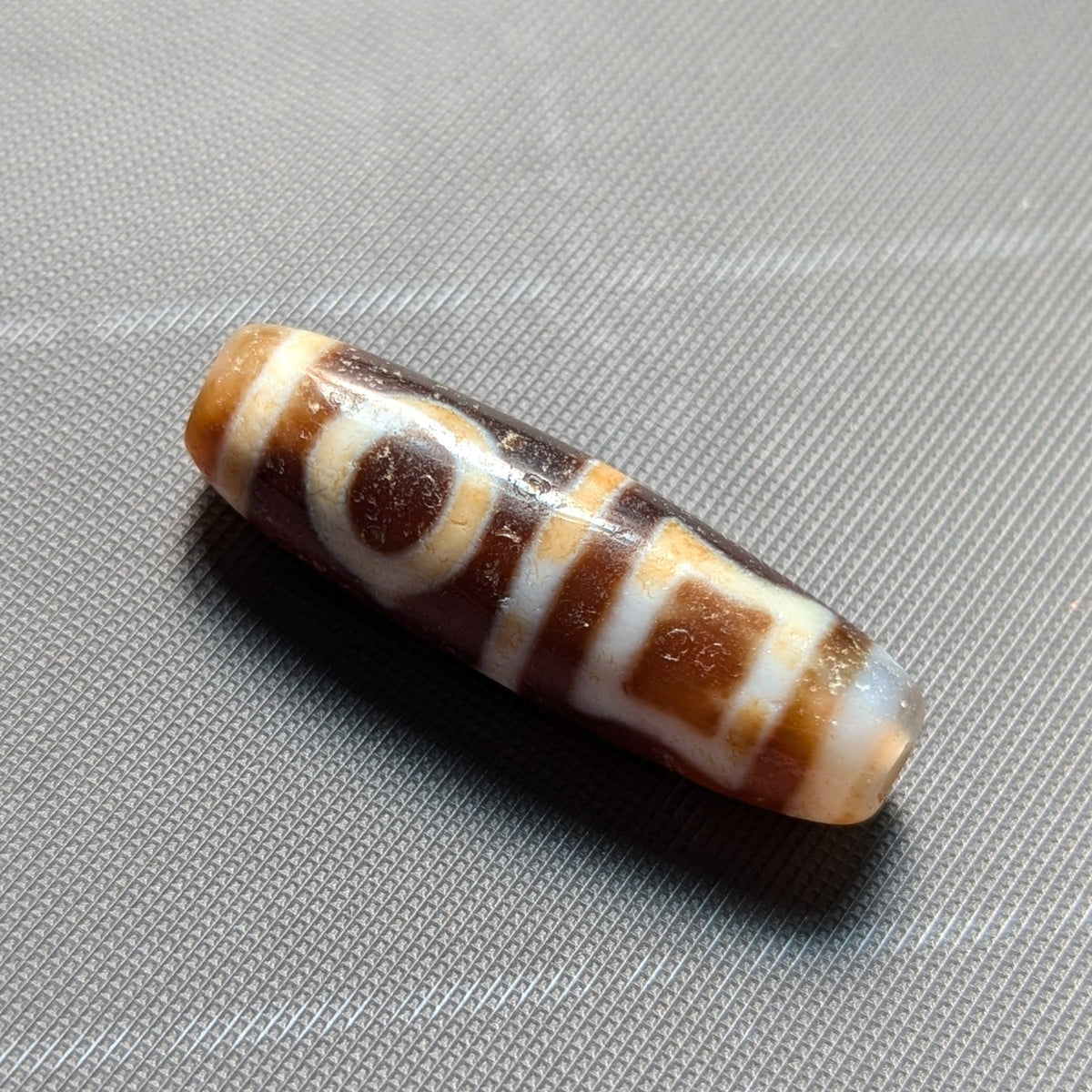 Amulette Dzi tibétaine vintage en agate, motif cercles et carrés