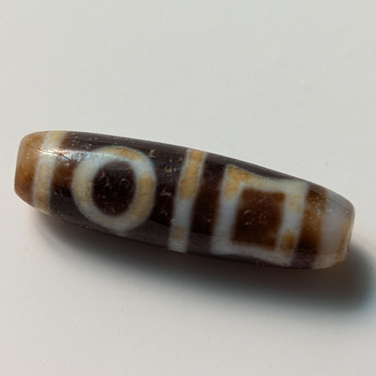Amulette Dzi tibétaine vintage en agate, motif cercles et carrés