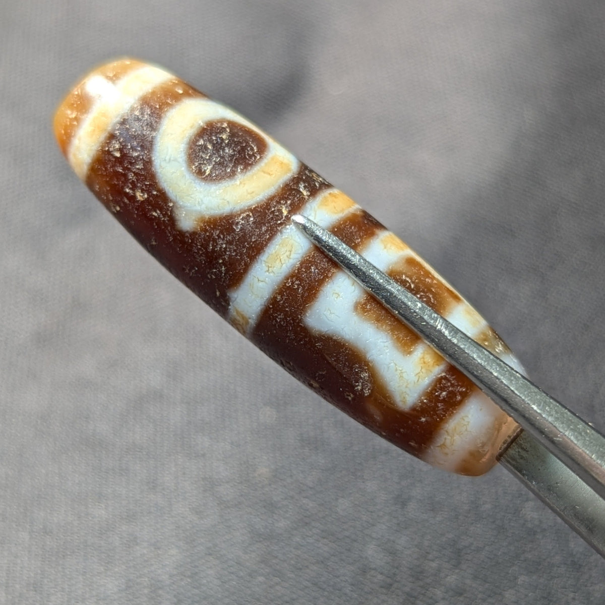 Amulette Dzi tibétaine vintage en agate, motif cercles et carrés