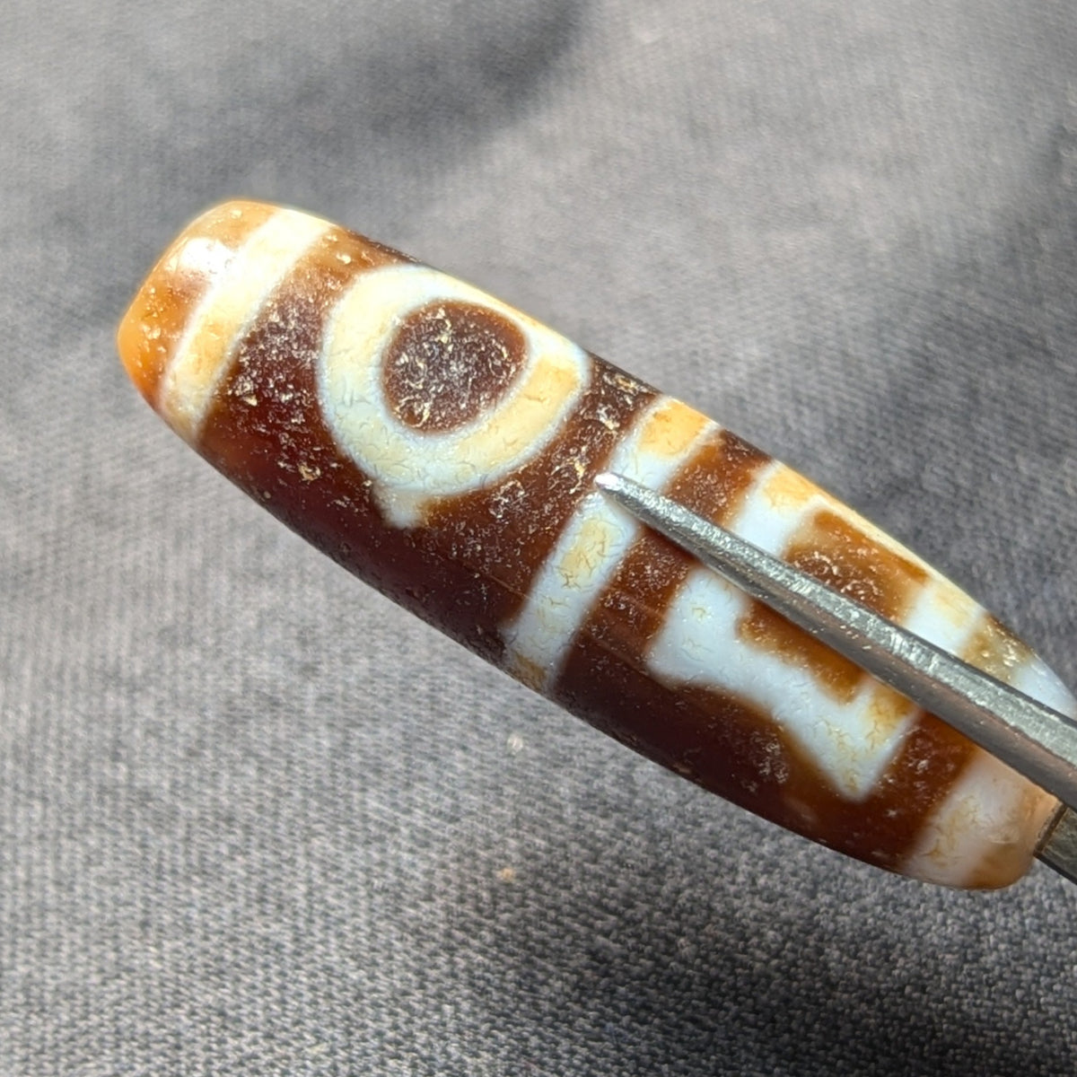 Amulette Dzi tibétaine vintage en agate, motif cercles et carrés