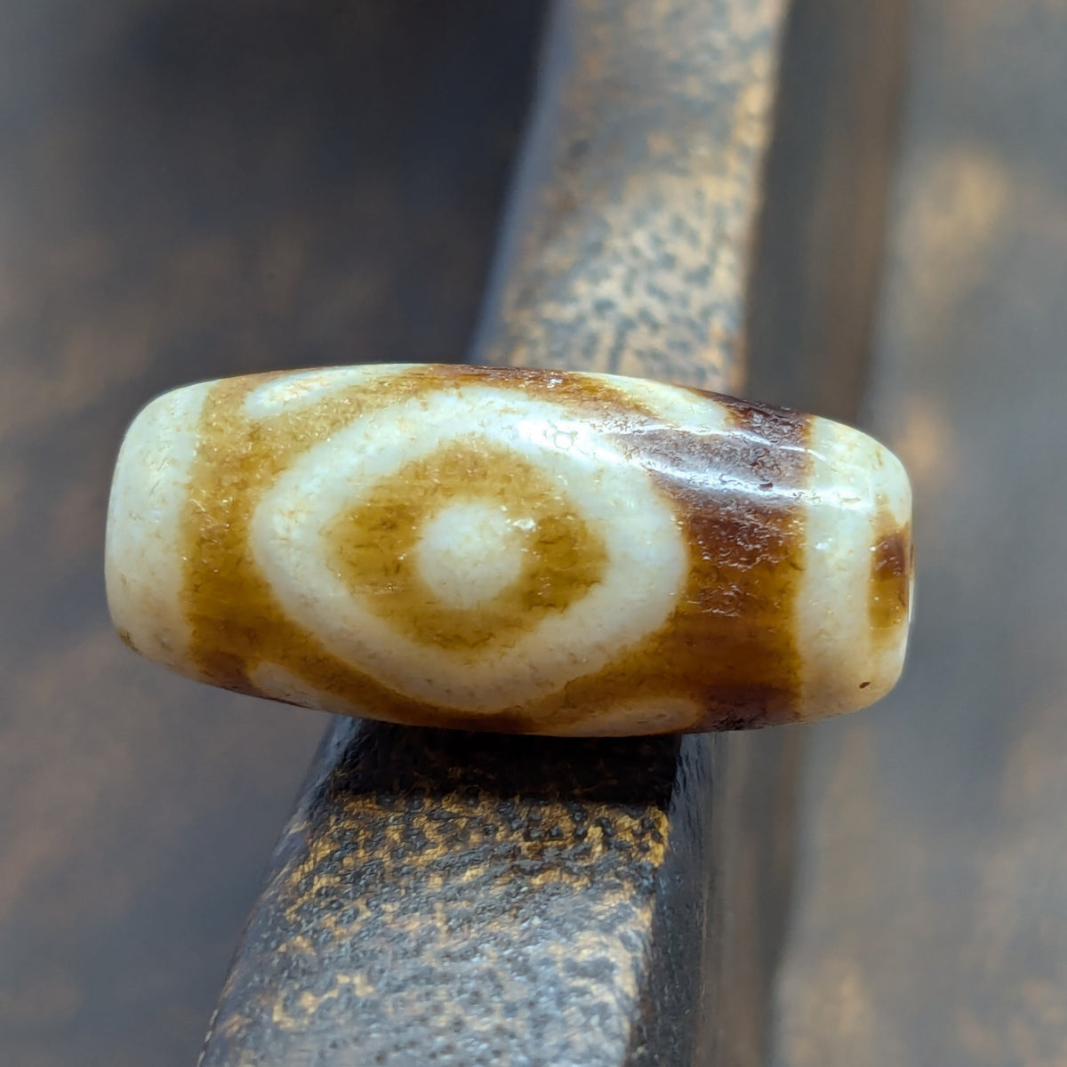 Amulette tibétaine vintage perle Dzi en agate des 2 yeux de l'Himalaya