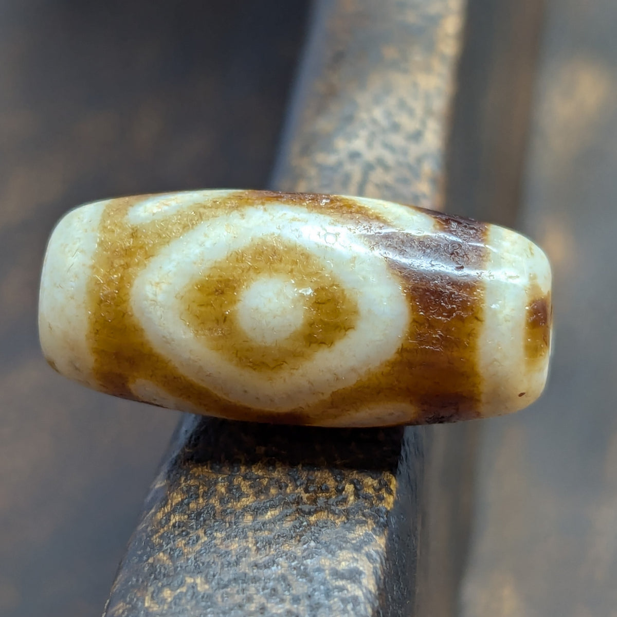 Amulette tibétaine vintage perle Dzi en agate des 2 yeux de l'Himalaya