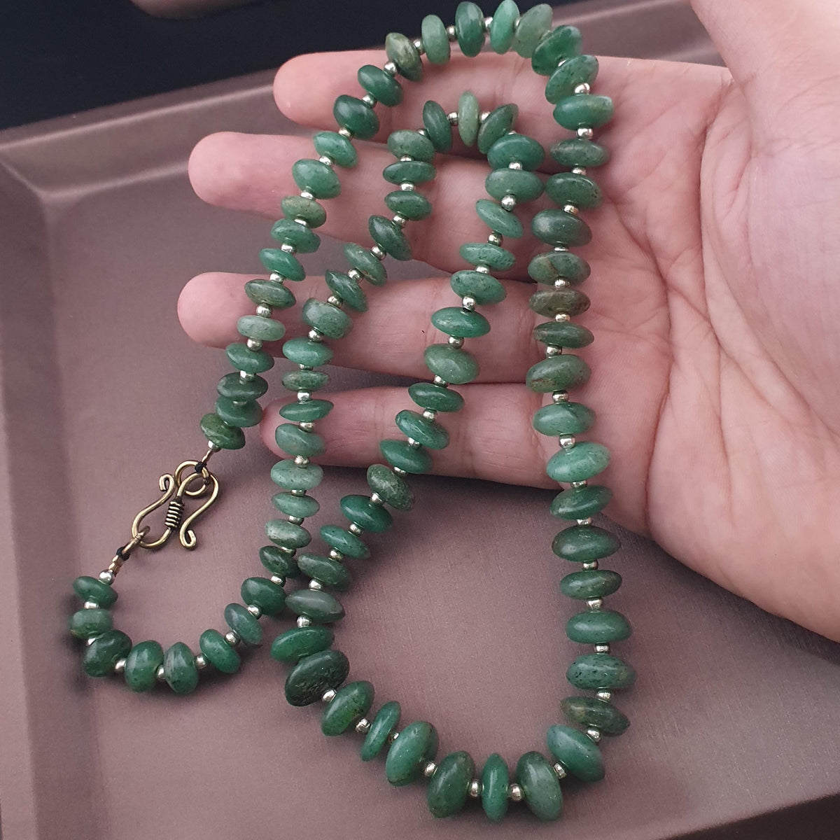 Collier de perles de jade en forme de pneu vintage
