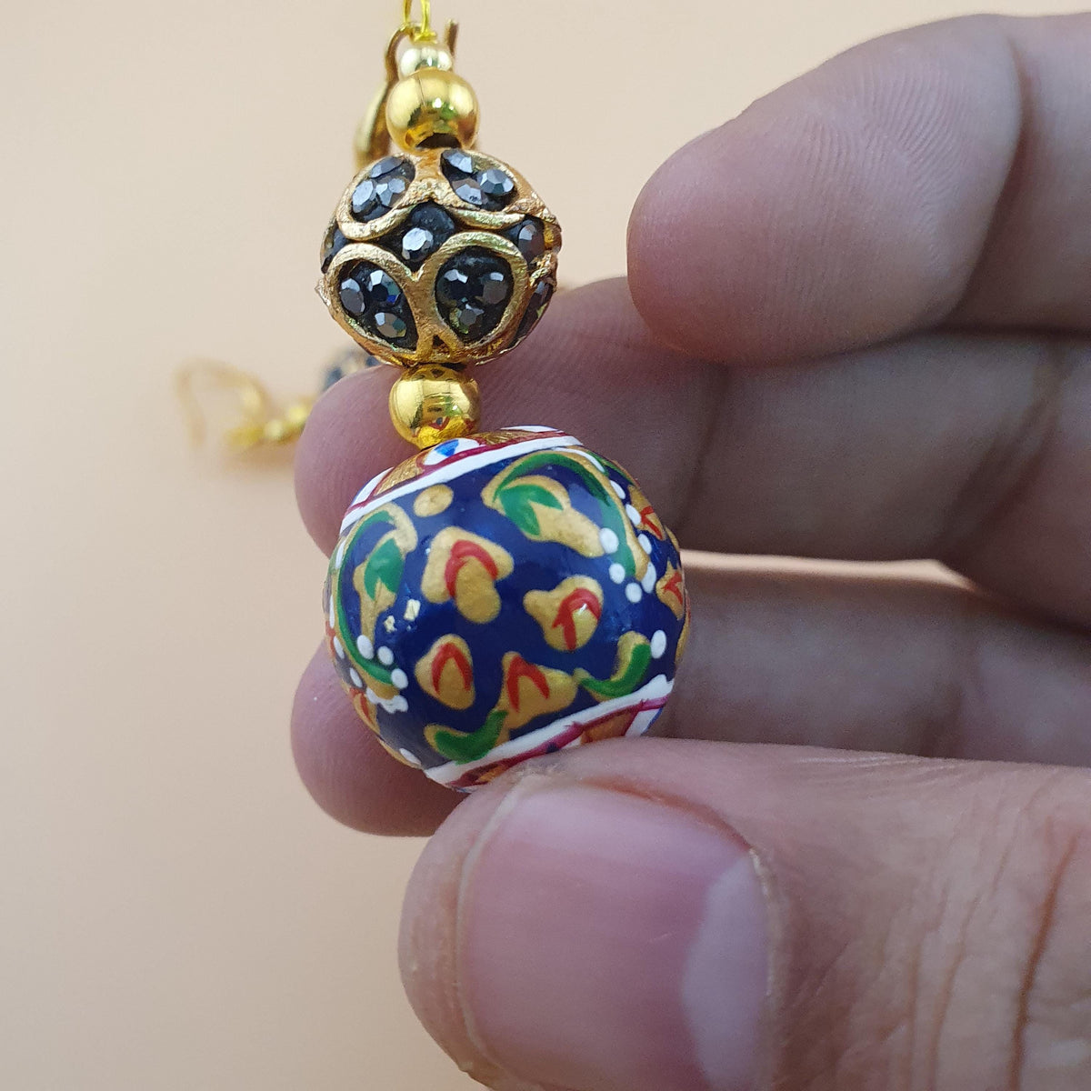 Boucles d'oreilles pendantes en émail faites à la main : Design afghan plaqué or