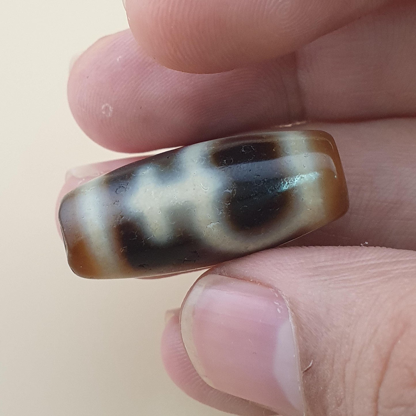 Vintage Himalayan Tibetan Treasure Vase Pattern Agate Bead Amulet