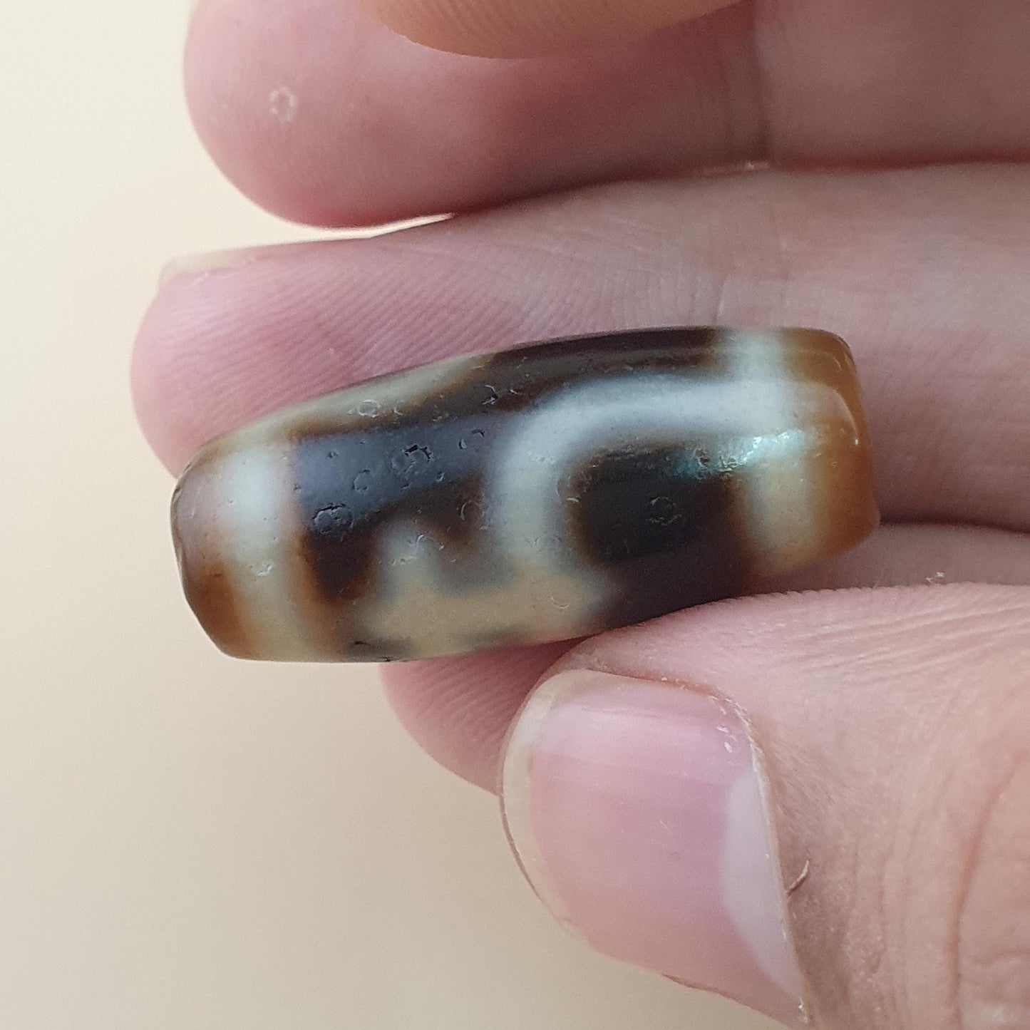 Vintage Himalayan Tibetan Treasure Vase Pattern Agate Bead Amulet