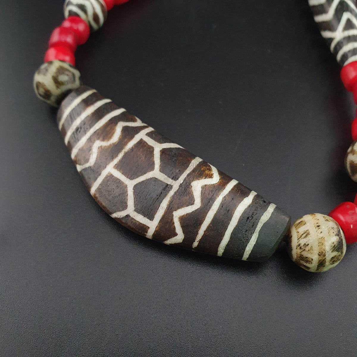 Collier de perles antiques Pumtek Pyu et WhiteHeart vénitiennes 61 cm