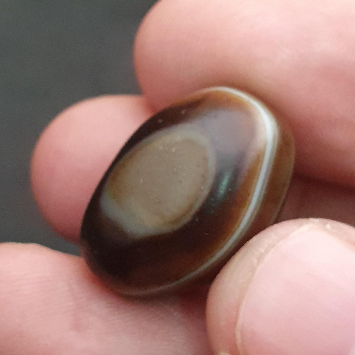 Amulette vintage en perles d'agate de Suleiman : Pierre gemme naturelle à motif œil