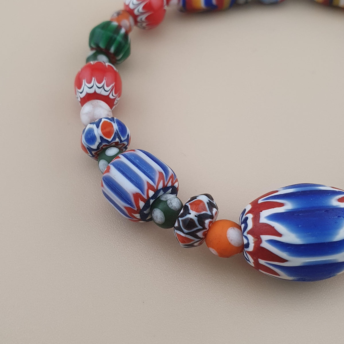 Bracelet perles en verre de style vénitien vintage, chevrons et verre mélangé