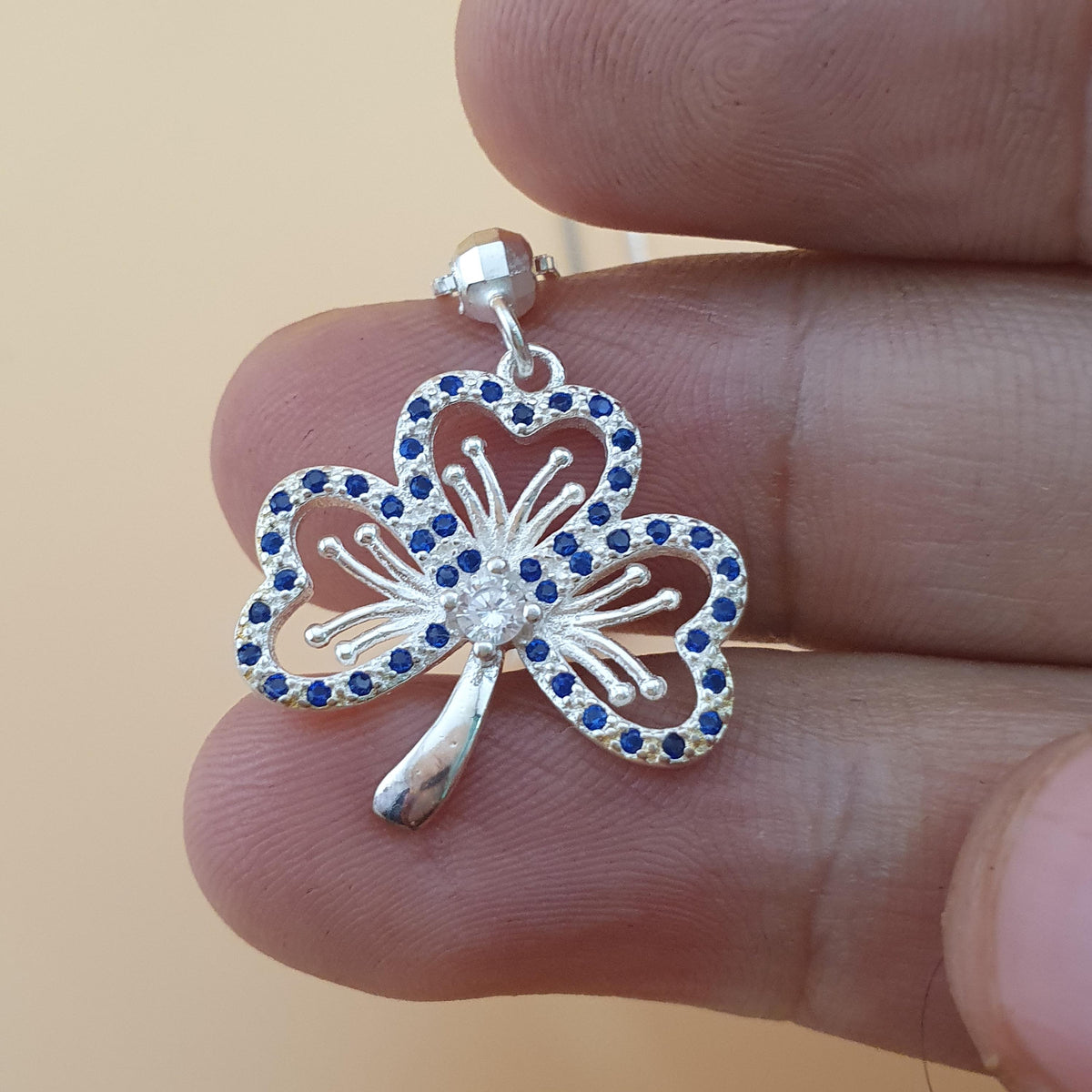 Elegant 925 Sterling Silver Four-Leaf Clover Pendant Blue & White Zirconia Stones Silver Chain