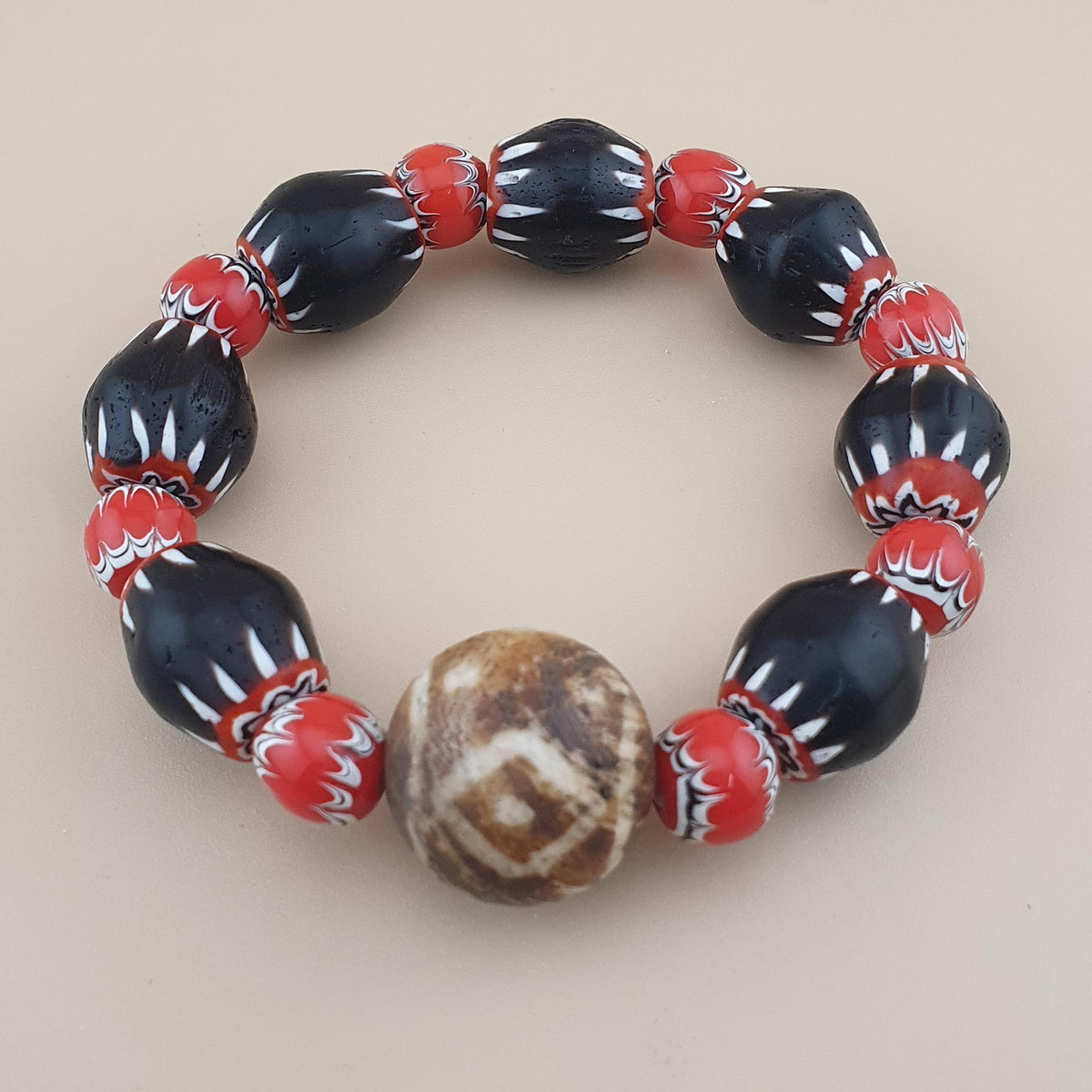 Bracelet vintage en verre à chevrons et de style vénitien avec Pyu Pumtek