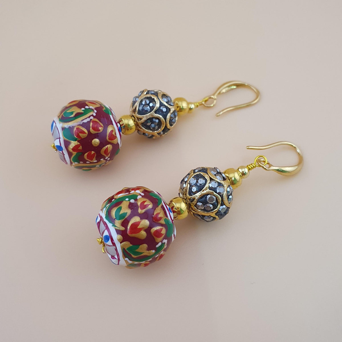 Boucles d'oreilles pendantes en émail coloré faites à la main au design afghan
