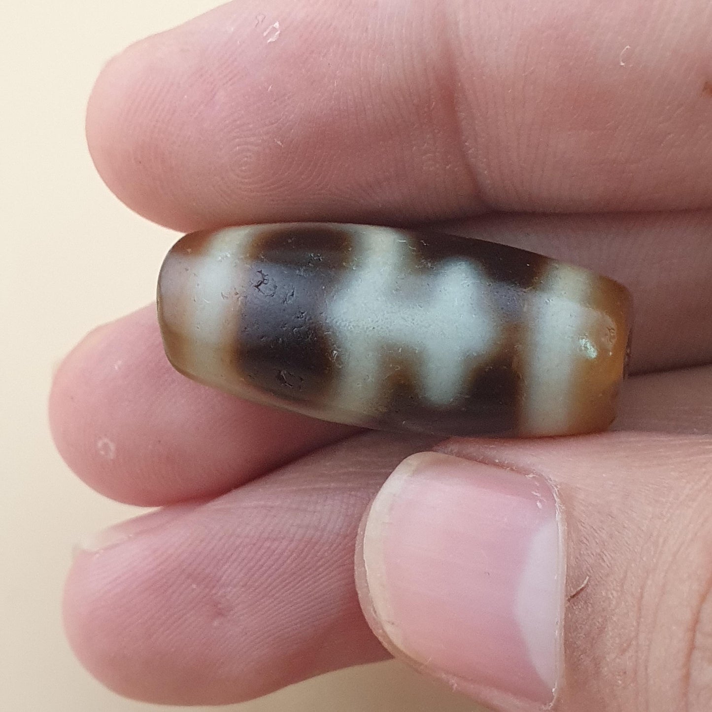 Vintage Himalayan Tibetan Treasure Vase Pattern Agate Bead Amulet