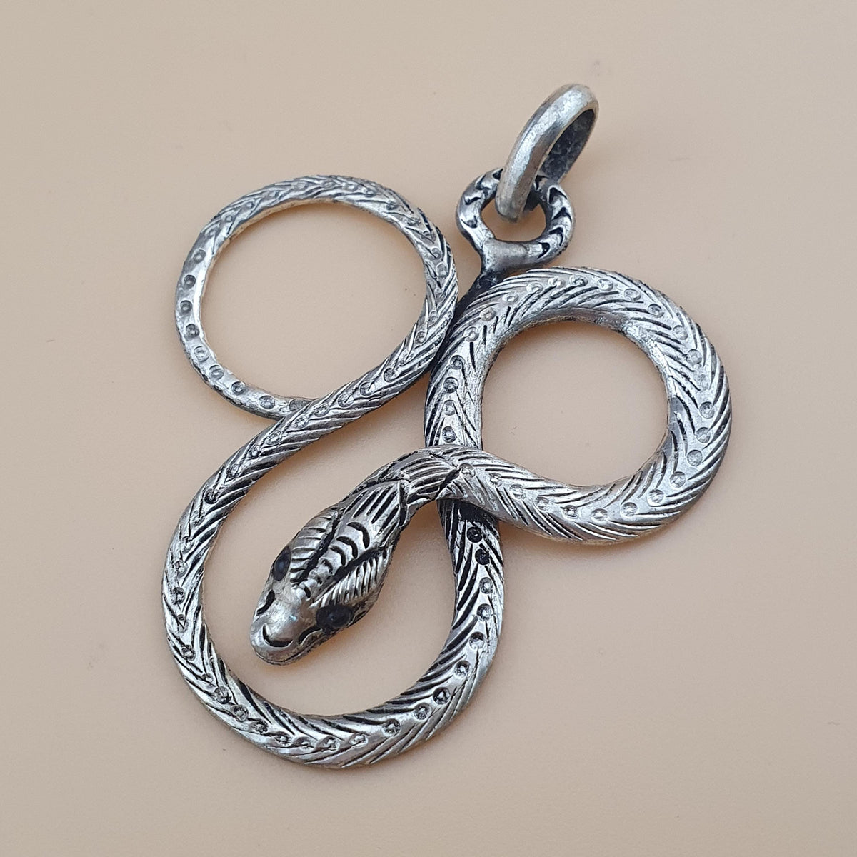 Pendentif en laiton vintage serpent, fait main magnifique