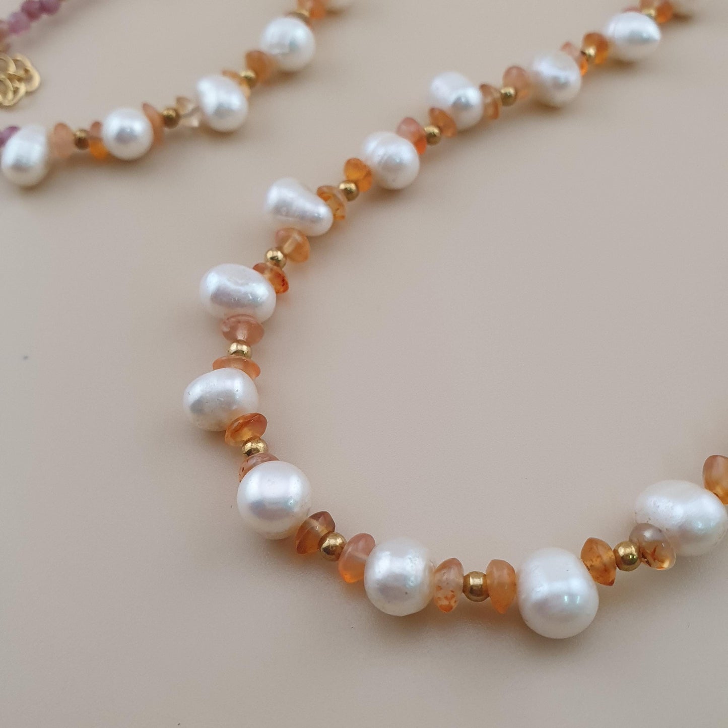 Elegant Fresh Water Pearl and Agate Beads Necklace