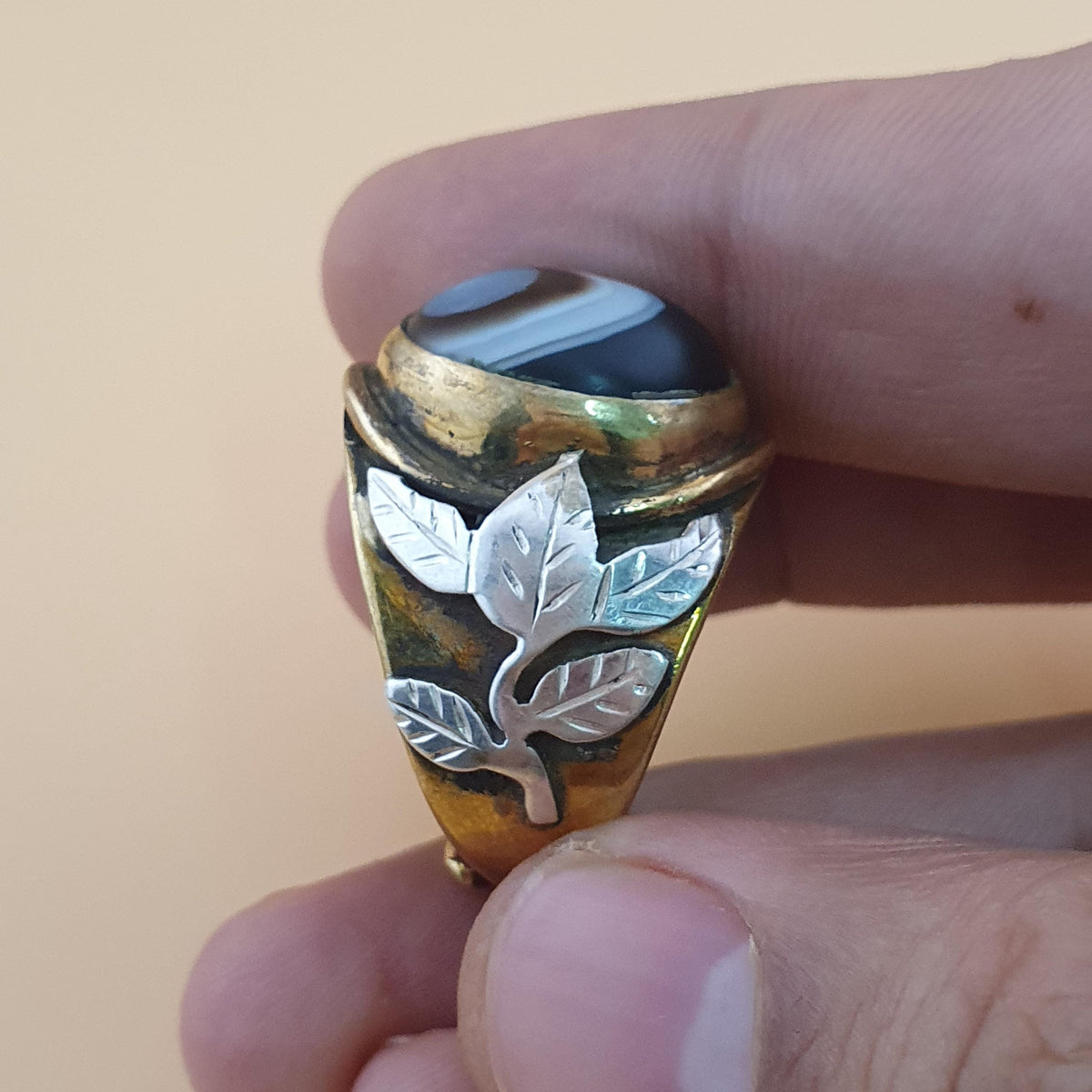 Bague œil d'agate Sulaimani vintage : incrustation florale en laiton et argent