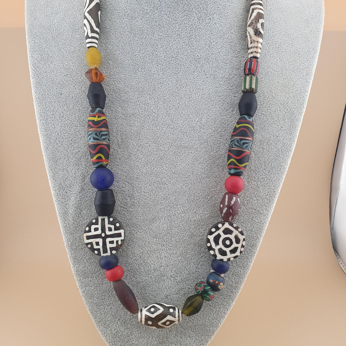 Collier vintage de perles asiatiques, africaines, Pumtek, Pyu et en verre