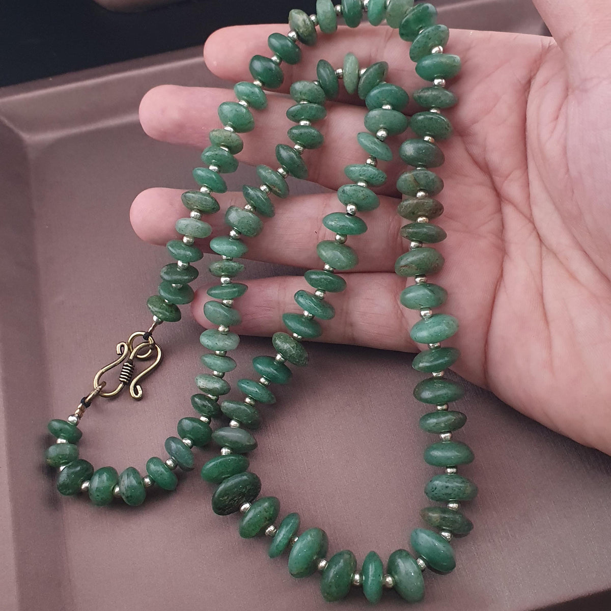 Collier de perles de jade en forme de pneu vintage