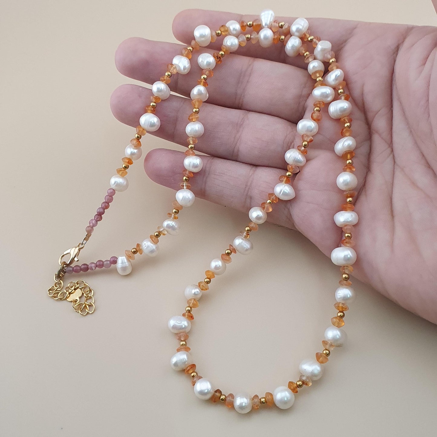 Elegant Fresh Water Pearl and Agate Beads Necklace