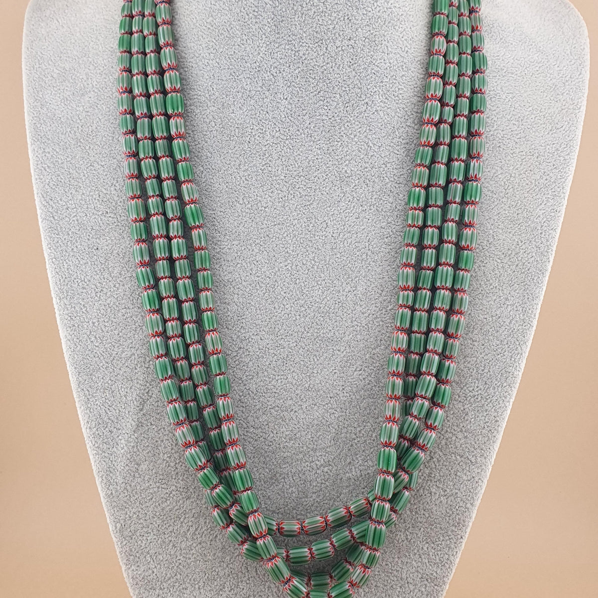 Collier de perles de verre Chevron vert vintage - Style vénitien, 56 cm