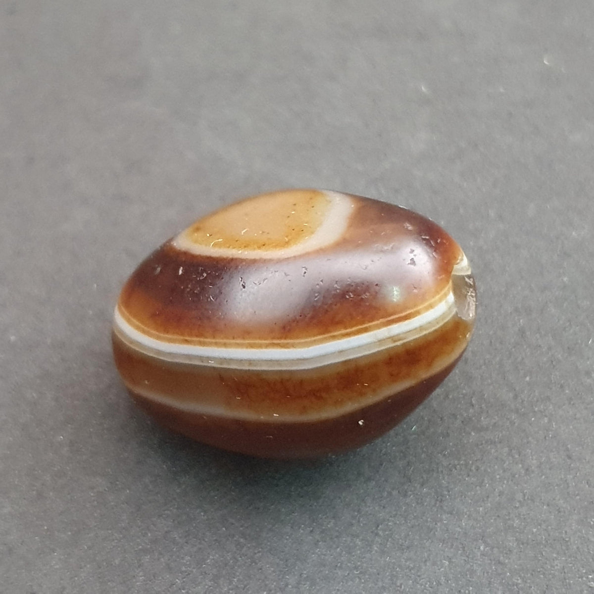 Amulette vintage en perles d'agate de Suleiman : Pierre gemme naturelle à motif œil