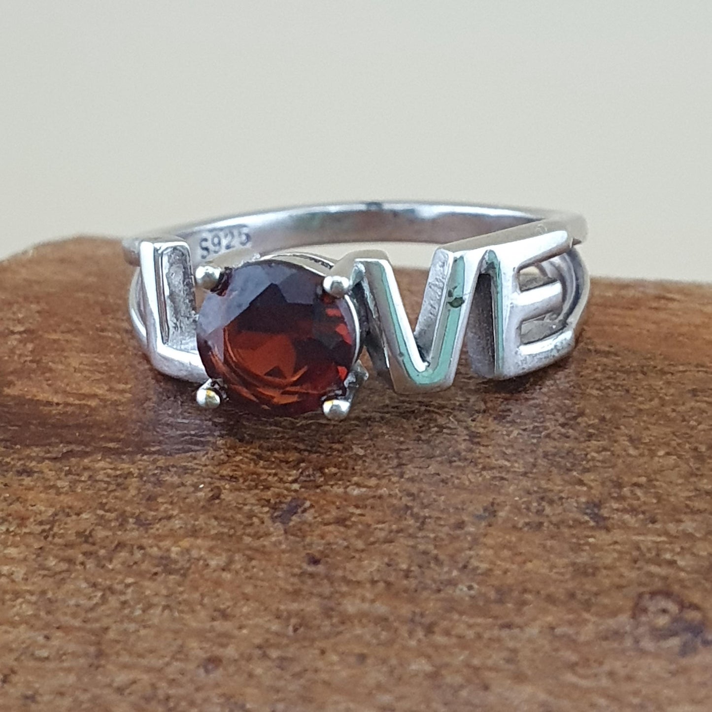 Lot von 2 925er Silber „LOVE“ Ring mit Granat Edelstein