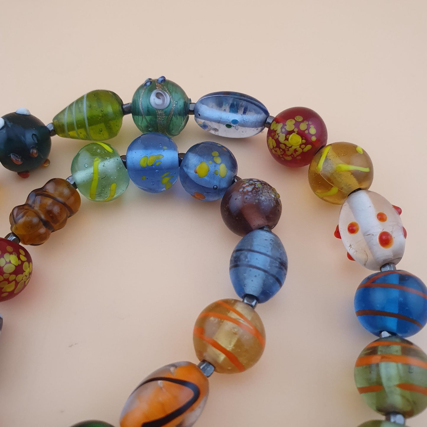 Halskette aus venezianischen Glasperlen im Vintage-Stil: Aventurin & Skunk Glas