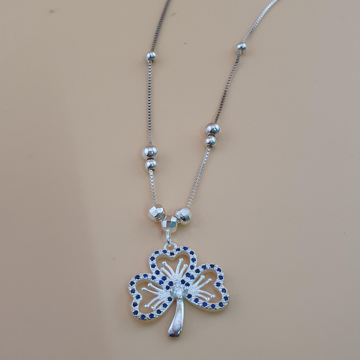 Elegant 925 Sterling Silver Four-Leaf Clover Pendant Blue & White Zirconia Stones Silver Chain