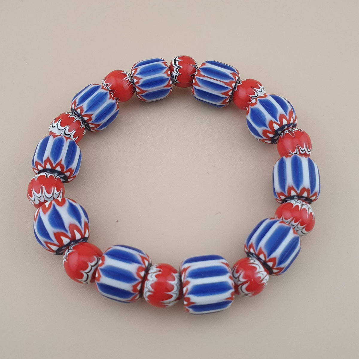 Armband mit Glasperlen im Chevron- und Trade-Stil aus Venedig