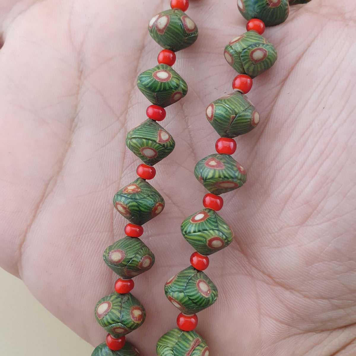 Collier de perles en verre Vintage Gabri Style Eyes & WhiteHeart de Venise de 22 pouces