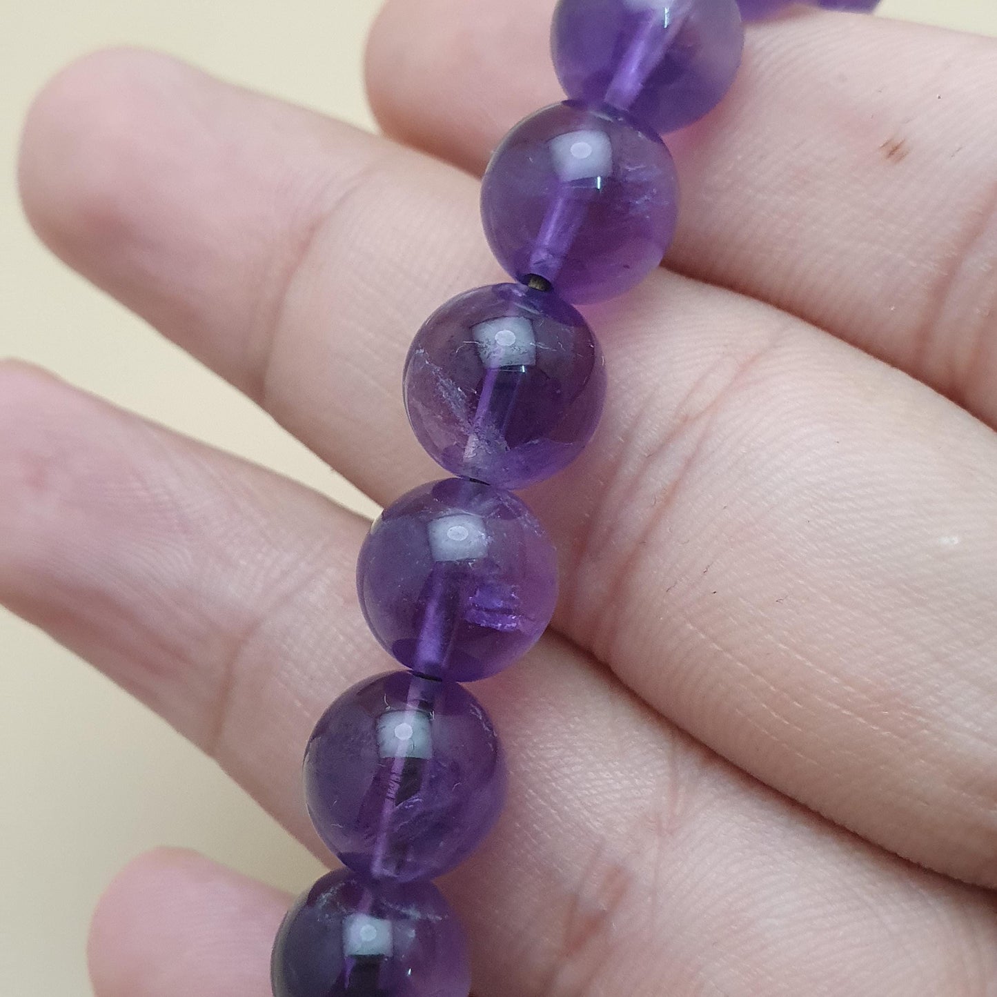 Lila klarer Amethyst Armband mit runden Perlen
